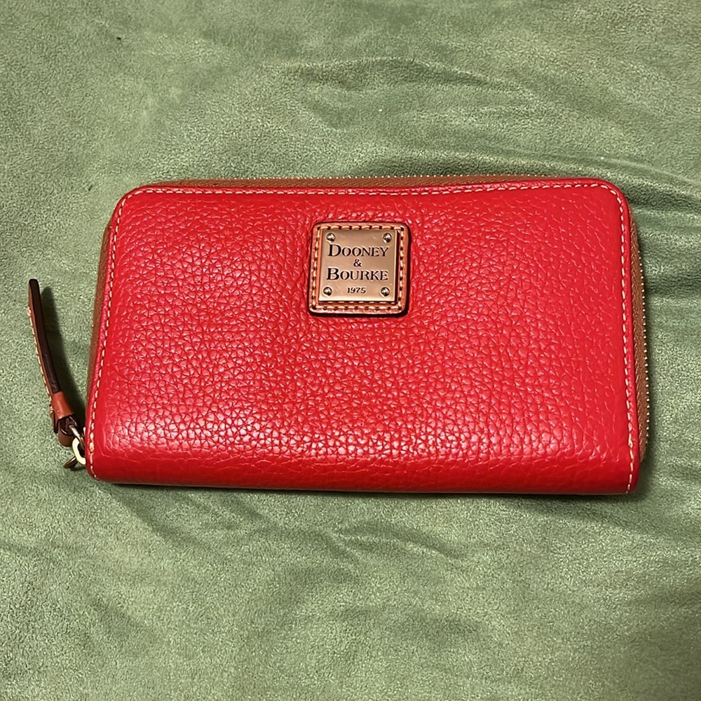 Red wallet “D & B”